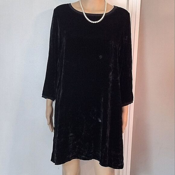 Ivy Jane Women's Size Medium Solid Black Velvet Mini A Line Dress - Picture 1 of 9